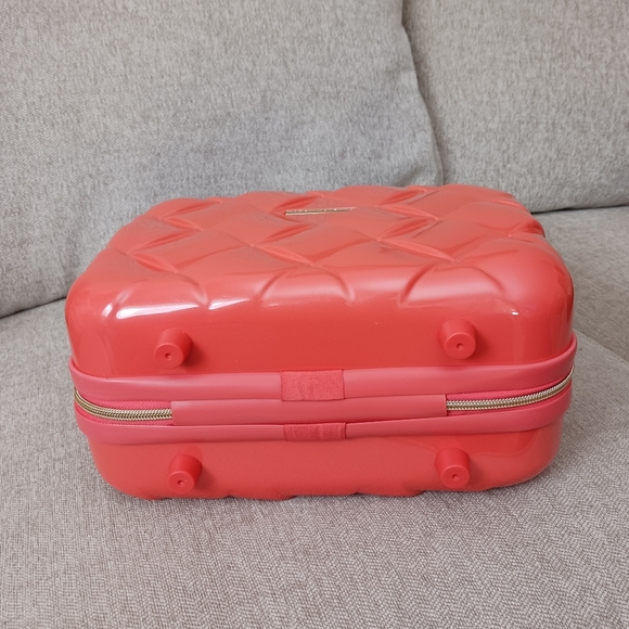 Marcy McKenna 2- in 1 Essential St.Tropez design beauty, makeup case - Picture 5 of 16